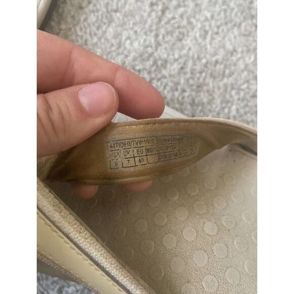 VIONIC flip flops size 9 - Picture 3 of 5